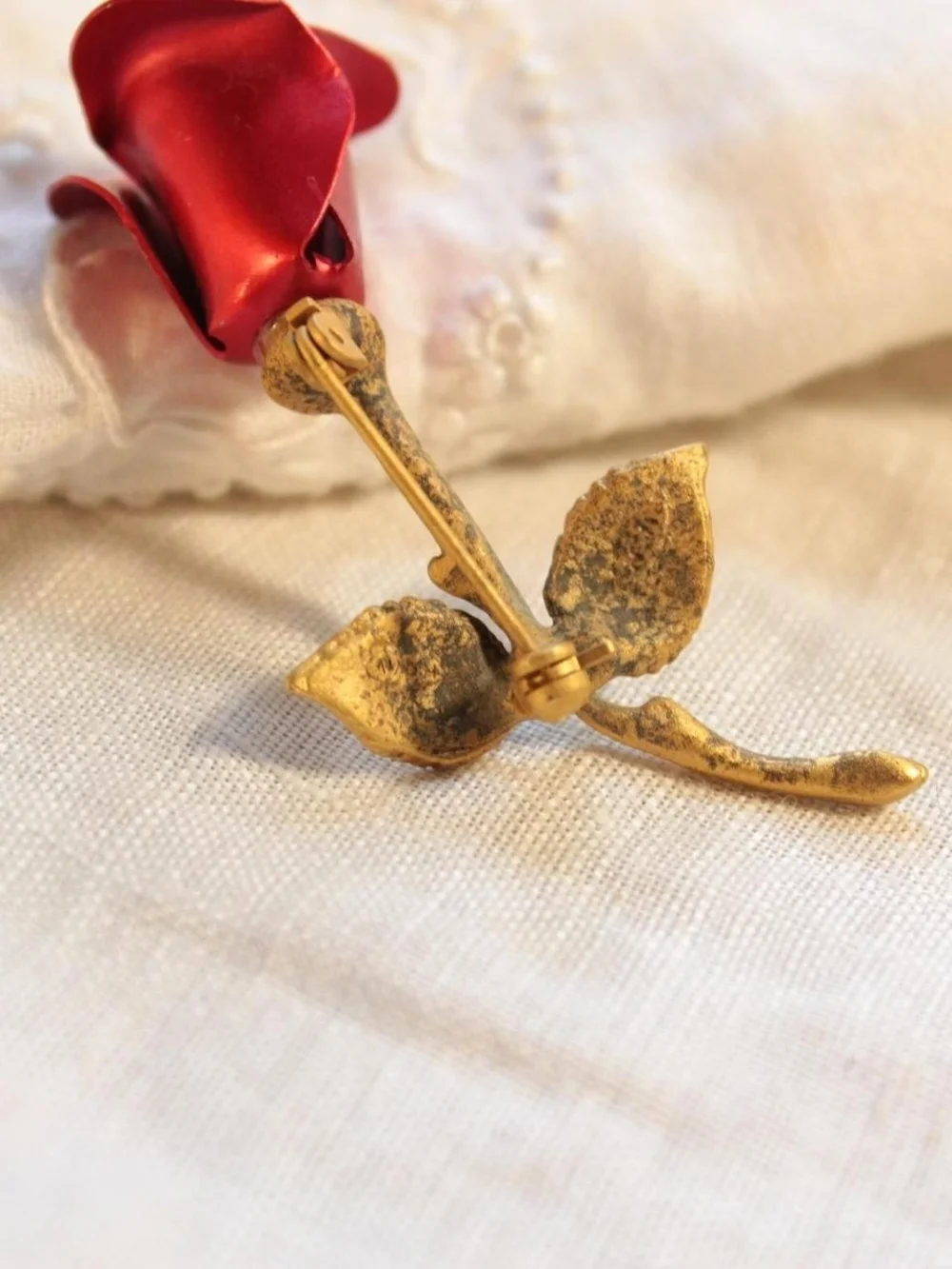 Vintage Avon Red Rose Brooch Pin Gold-Tone Enamel Floral Costume Jewelry